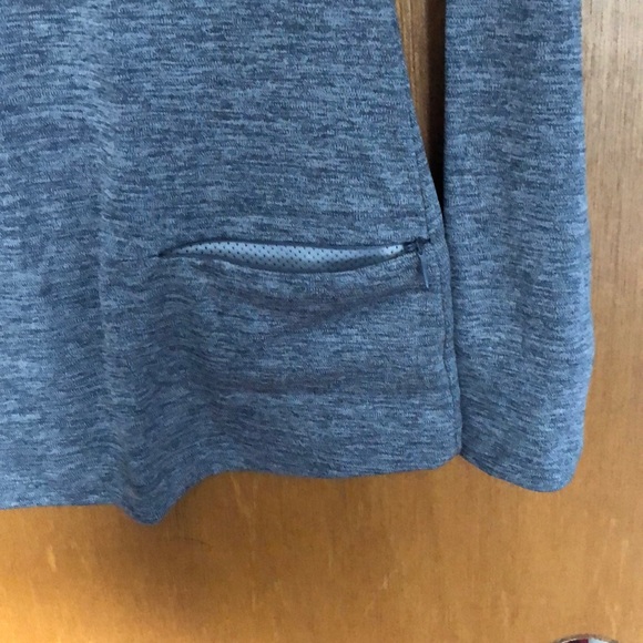 Light weight slim fitting hoodie - Picture 4 of 4